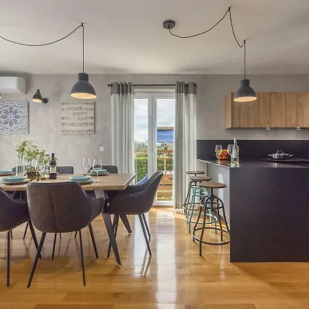 Modern Villa In Nova Vas With Swimming Pool Brtonigla