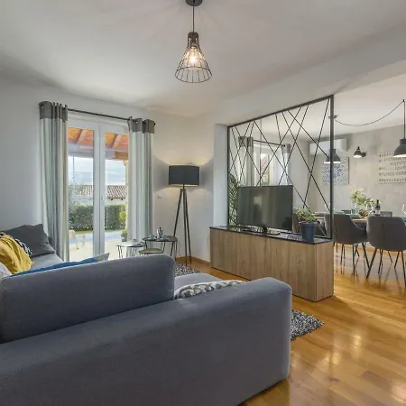 Modern Villa In Nova Vas With Swimming Pool *