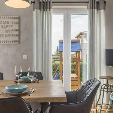 Vila Modern Villa In Nova Vas With Swimming Pool Brtonigla
