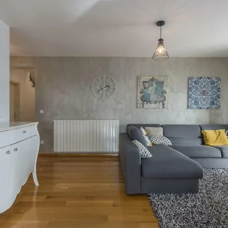 Vila Modern Villa In Nova Vas With Swimming Pool