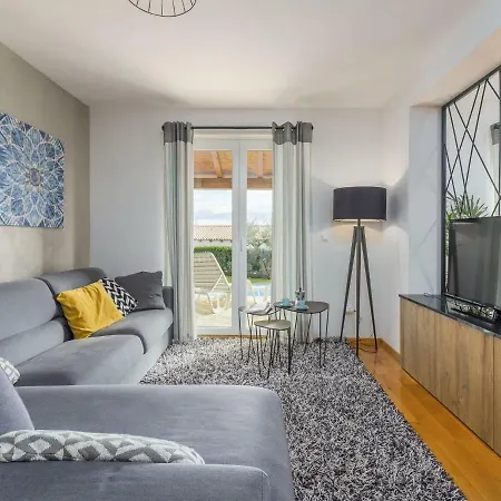 Modern Villa In Nova Vas With Swimming Pool Brtonigla